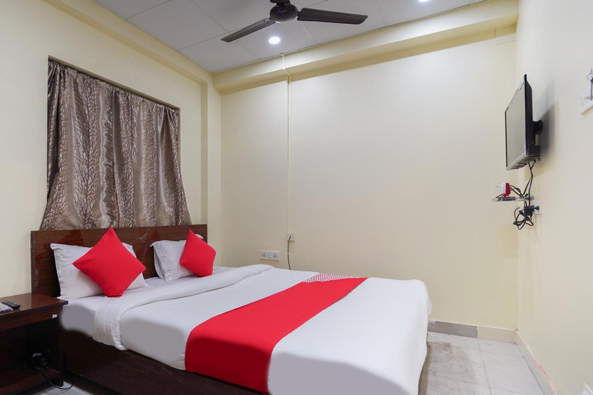 OYO 60891 Hotel Amaze Jādabpur Buitenkant foto