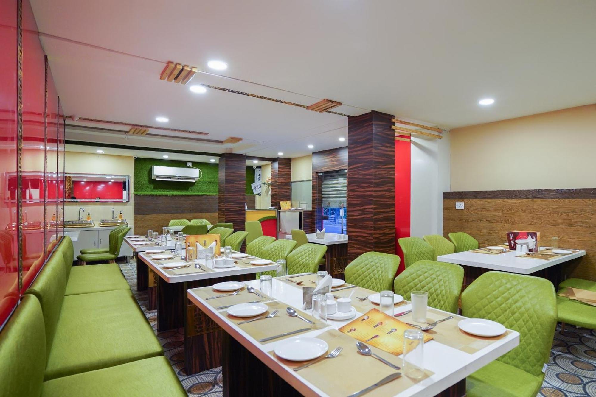 OYO 60891 Hotel Amaze Jādabpur Buitenkant foto