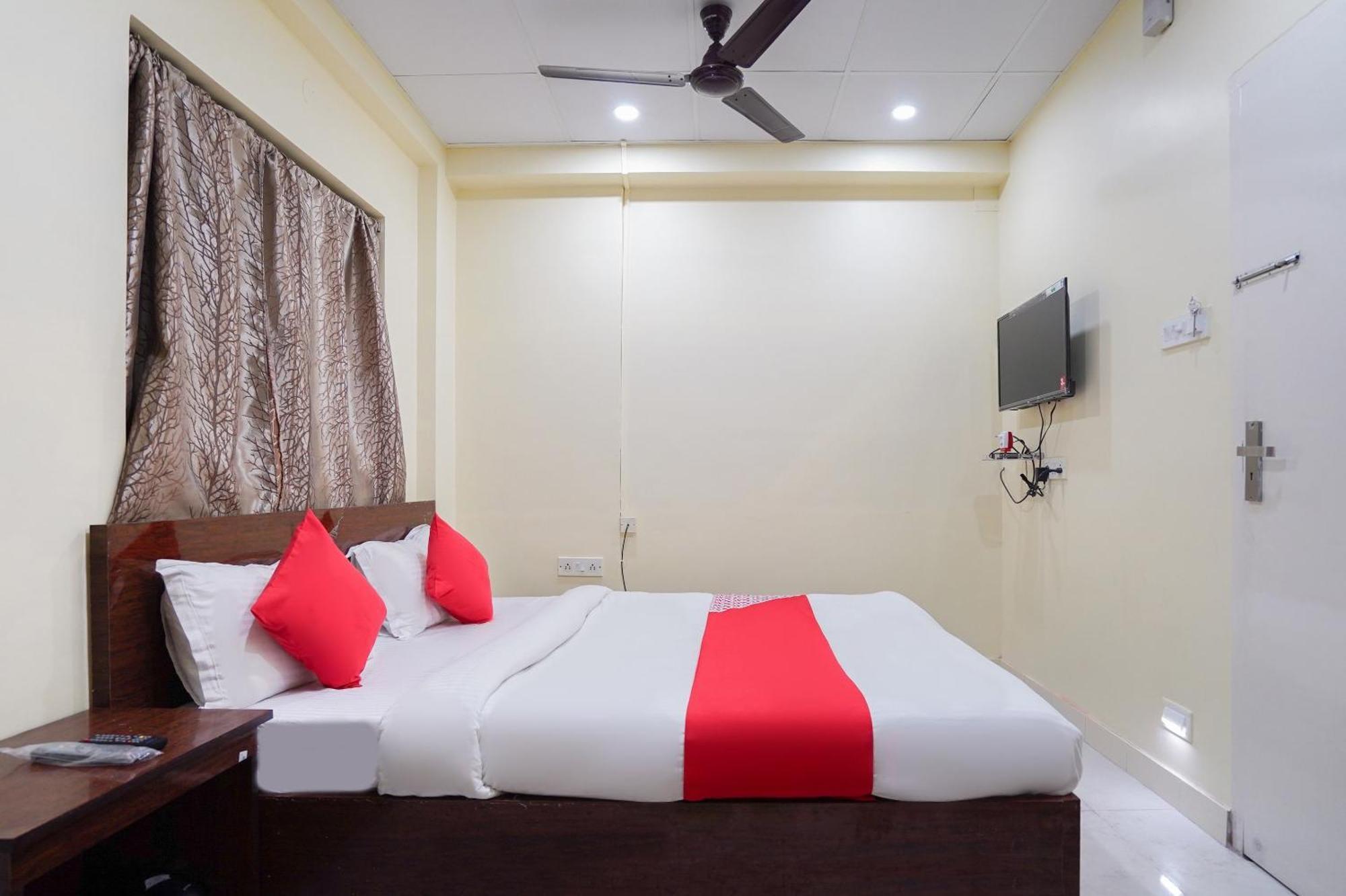 OYO 60891 Hotel Amaze Jādabpur Buitenkant foto